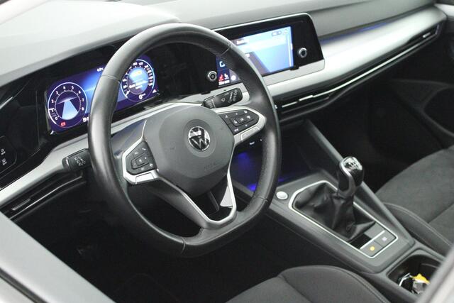 Volkswagen GOLF 1.5 TSI 130pk Style Carplay Stoelverwarming Panoramadak Trekhaak