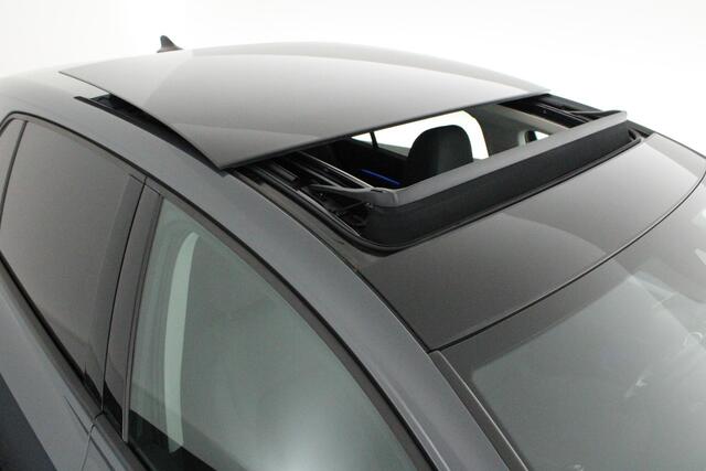 Volkswagen GOLF 1.5 TSI 130pk Style Carplay Stoelverwarming Panoramadak Trekhaak