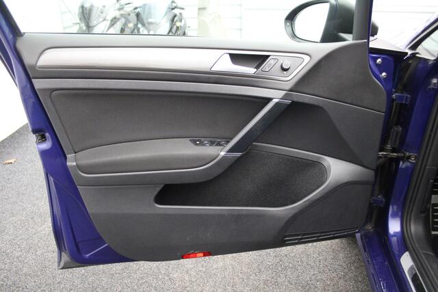 Volkswagen GOLF 1.5 TSI Highline nette automaat met trekhaak