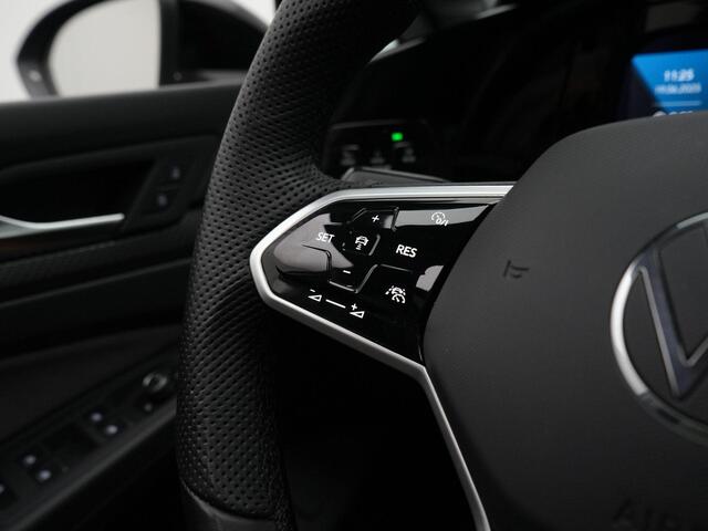 Volkswagen GOLF 1.5 eTSI 150 pk DSG R-Line | Panoramadak | IQ Light | Stuur-/stoelverwarming | Achteruitrijcamera | Navigatie | Keyless Entry