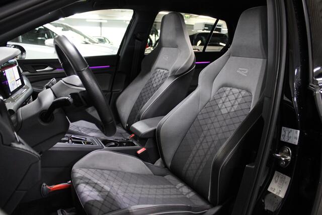 Volkswagen GOLF 1.5 eTSI R-Line / PANO. / IQ. LIGHT / 19'' LMV / CAMERA /