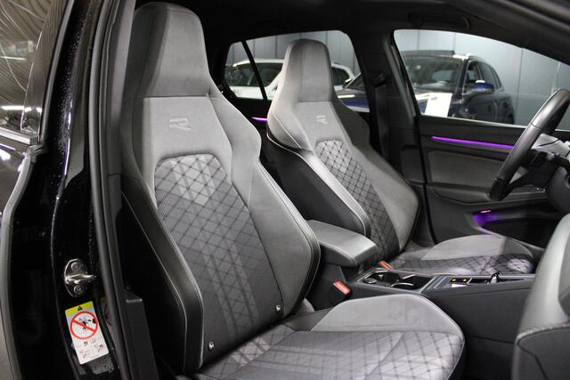 Volkswagen GOLF 1.5 eTSI R-Line / PANO. / IQ. LIGHT / 19'' LMV / CAMERA /