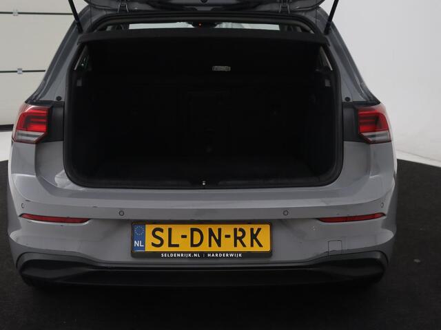 Volkswagen GOLF 1.0 eTSI Life | Camera | Carplay | Navigatie | Sfeerverlichting | Parkeerhulp | Adaptive cruise | Digital Cockpit | Climate control | Bluetooth | Full LED