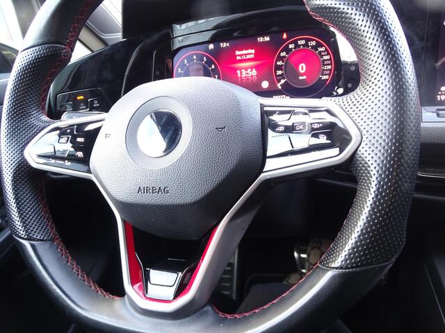 Volkswagen GOLF 2.0 TSI GTI CLUB SPORT 300 PK | PANORAMADAK | NAVIGATIE | SFEERVERLICHTING | STOEL/STUUR VERWARMING | DAB | ACHTERUIT RIJ CAMERA | LED PAKKET | IQ LED | APPLE CARPLAY |