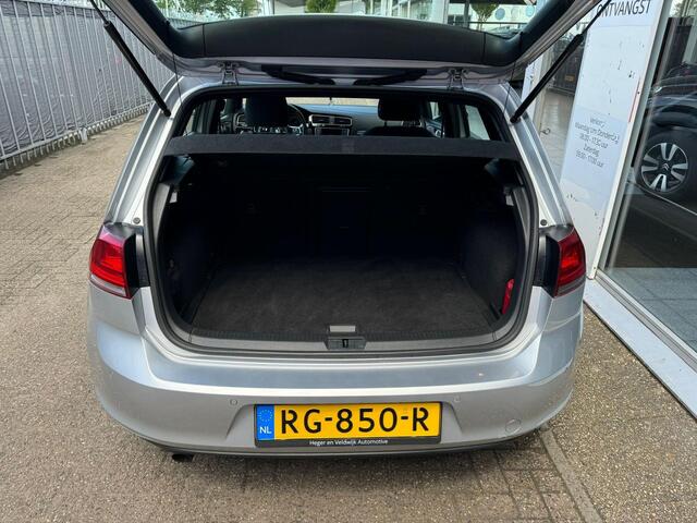 Volkswagen GOLF 1.6 TDI Connected Series - Automaat | Navigatie | Cruise control | Navigatiesysteem full map |