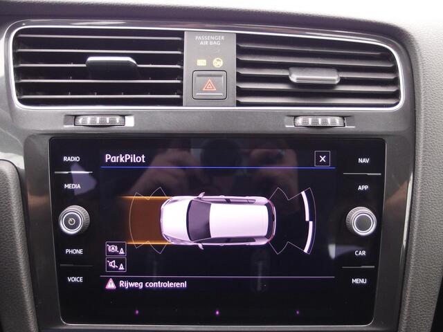 Volkswagen GOLF 1.0 TSI Comfortline NAVI / CLIMA / PDC / CRUISE / CARPLAY / DAB+ / NL-AUTO