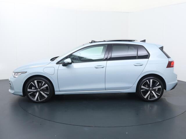 Volkswagen GOLF 1.5 eHybrid Life Edition | 204 PK | Automaat | Panoramadak | Achteruitrij camera | Actieve Cruisecontrol |