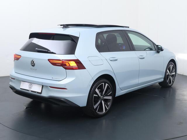 Volkswagen GOLF 1.5 eHybrid Life Edition | 204 PK | Automaat | Panoramadak | Achteruitrij camera | Actieve Cruisecontrol |