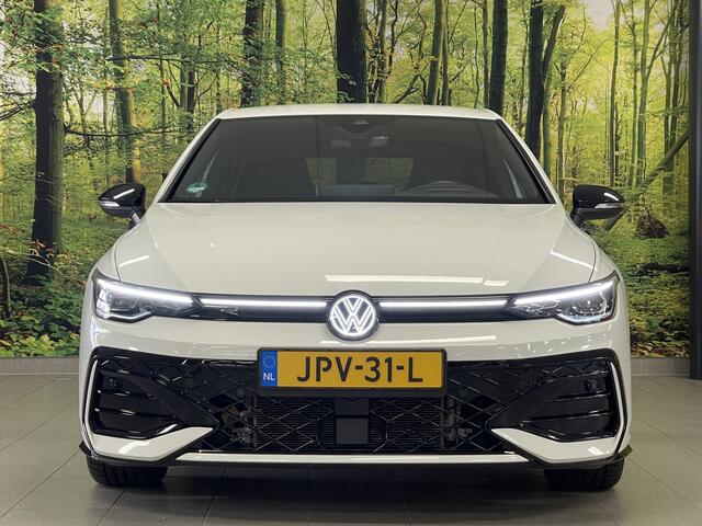 Volkswagen GOLF 1.5 eTSI R-Line Edition | Apple Carplay | Stuurverwarming | Head-up-Display | Zwenkhaak | Achteruitrijcamera | Navigatie |