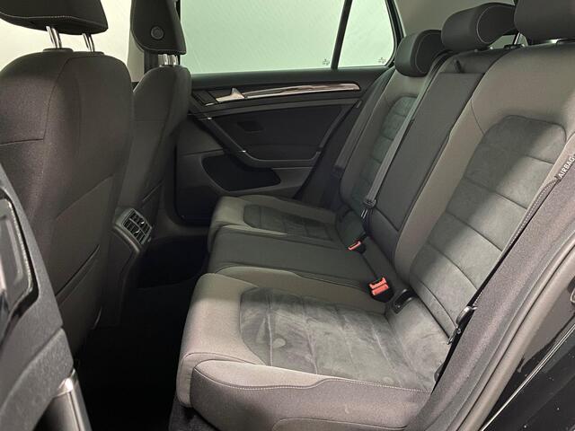 Volkswagen GOLF 1.5 TSI Highline Business R -Line App-connect Panodak Trekhaak 18inch LED Virtual Massagestoel