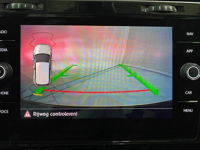 Volkswagen GOLF 1.5 TSI Highline Business R -Line App-connect Panodak Trekhaak 18inch LED Virtual Massagestoel