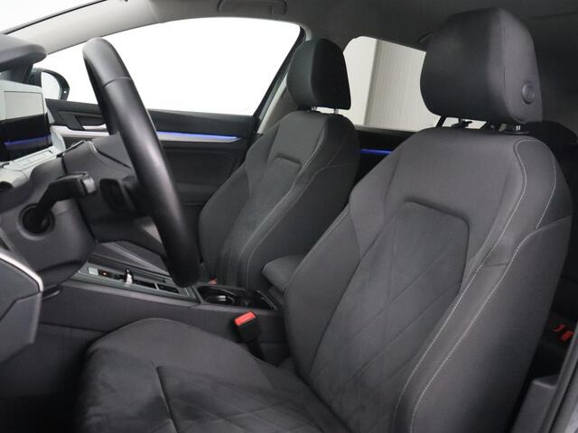 Volkswagen GOLF 1.0 eTSI Life Business | Stoelverwarming | Massage | Carplay | Adaptive cruise | Sfeerverlichting | Navigatie | Park Assist | Getint glas | Full LED