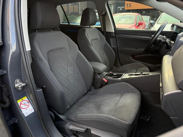 Volkswagen GOLF 1.5 eTSI Style DSG Navi Camera LED