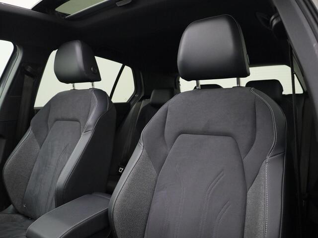 Volkswagen GOLF 1.5eTSI/150PK Style 50 Edition DSG · Panoramadak · Apple/Android · Massagefunctie · Camera · Garantie t/m 05-12-2026