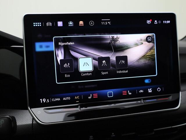 Volkswagen GOLF 1.5eTSI/150PK R-Line DSG · Navigatie · Apple/Android · Camera + Parkeersensoren · Garantie t/m 19-09-2026