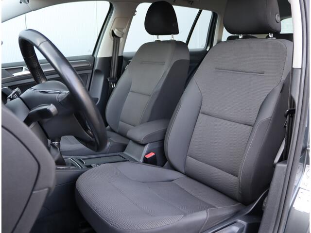 Volkswagen GOLF Variant 1.0 TSI Comfortline | Navigatie | Trekhaak | ACC