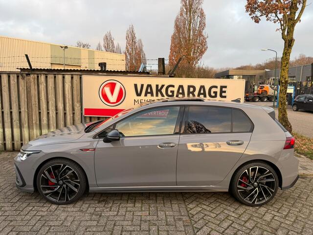 Volkswagen GOLF 2.0 TSI GTI 19"/Panoramadak/Head-up/IQ Light/Stoel + stuurverwarming/Camera/Apple Carplay & Android Auto