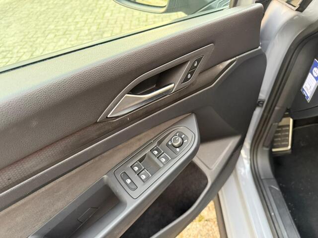 Volkswagen GOLF 2.0 TSI GTI 19"/Panoramadak/Head-up/IQ Light/Stoel + stuurverwarming/Camera/Apple Carplay & Android Auto