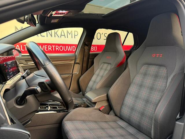 Volkswagen GOLF 2.0 TSI GTI 19"/Panoramadak/Head-up/IQ Light/Stoel + stuurverwarming/Camera/Apple Carplay & Android Auto