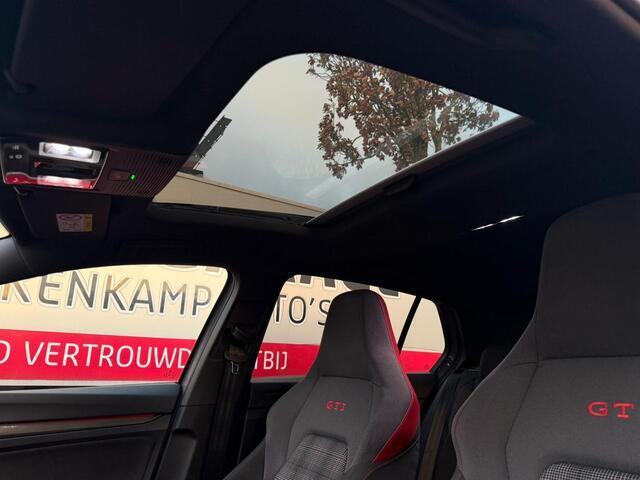 Volkswagen GOLF 2.0 TSI GTI 19"/Panoramadak/Head-up/IQ Light/Stoel + stuurverwarming/Camera/Apple Carplay & Android Auto