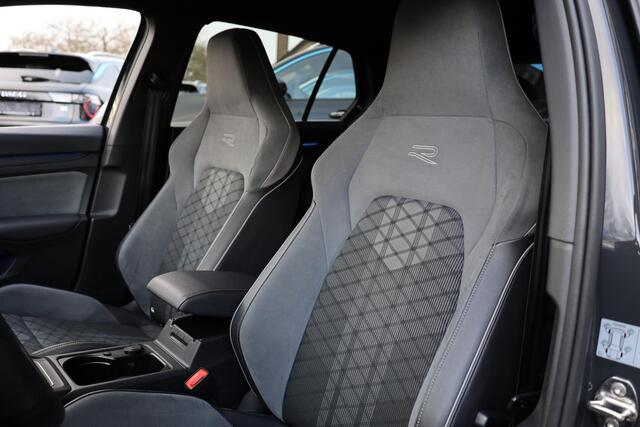 Volkswagen GOLF 1.5 eTSI R-Line Business VIRTUAL-DASH STUUR/STOELVERW. IQDRIVE/LIGHT SFEERVERL. ACC CARPLAY CAMERA DAB+ 2XPDC 18''LMV ENZ. ENZ.