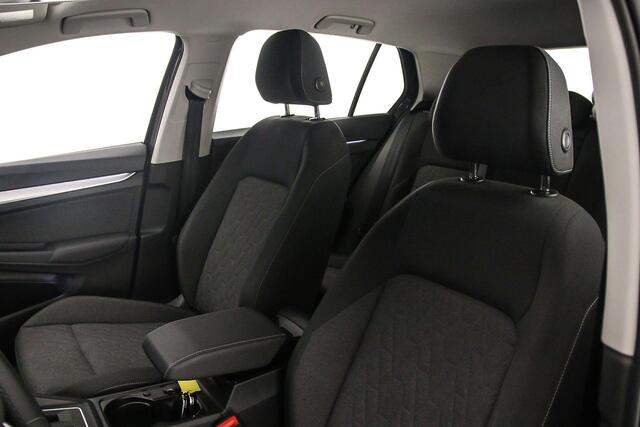 Volkswagen GOLF Life Edition 1.5 eTSI 115pk DSG Automaat Adaptive cruise control, Achteruitrijcamera, Stoelverwarming, Parkeersensoren, App connect, LED koplampen