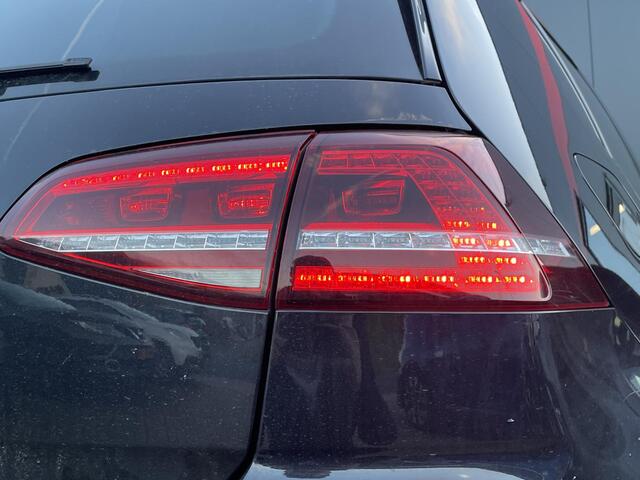 Volkswagen GOLF 1.4 TSI GTE Connected Series - Navigatie - Lederen bekleding - Climate Controle - Dode hoek waarschuwing