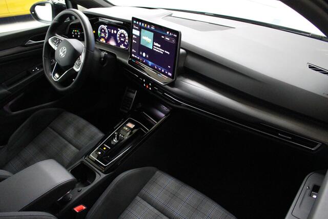 Volkswagen GOLF 1.5 eHybrid 272PK GTE Navigatie | Trekhaak | Camera | HUD | Adaptief onderstel | 18" Velgen