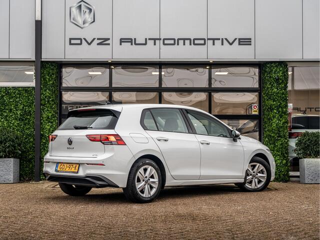 Volkswagen GOLF 1.0 eTSI DSG Active | Clima | Ambient |