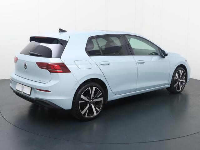 Volkswagen GOLF 1.5 eHybrid Life Edition | 204 PK | SoH100% | Automaat | Multifunctioneel stuurwiel | Cruisecontrol | Achteruitrij camera