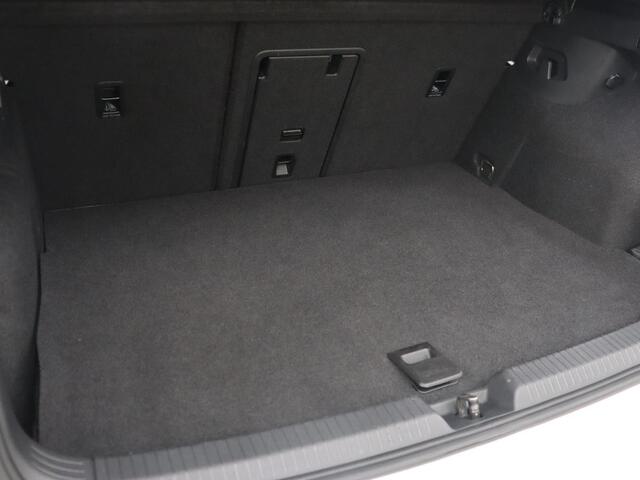 Volkswagen GOLF 1.4 eHybrid GTE | Camera | Adaptive cruise | Carplay | Navigatie | Sportstoelen | Full LED | Sfeerverlichting | PHEV