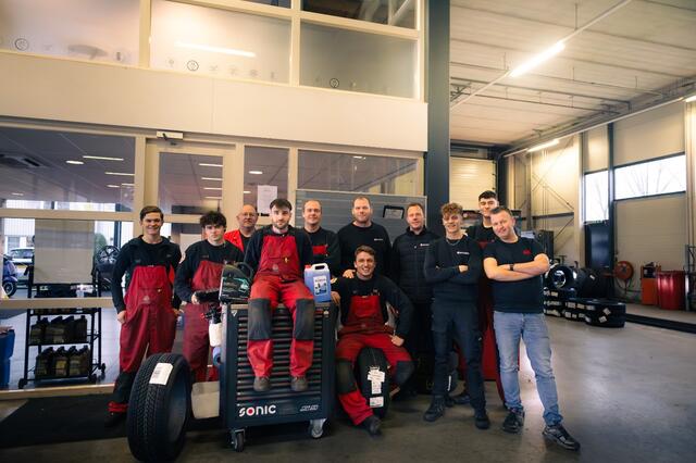 Volkswagen GOLF 2.0 TSI 290 pk GTI TCR / Akrapovic/ Pure-Grey/ Pano-dak/ Keyless/ Adap.Cruise/ Camera/ Sport-Stoelen/ Stoel.Verw/ 19'' LMV