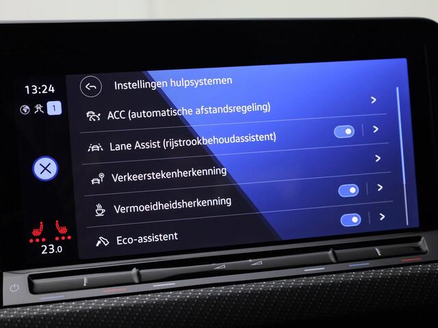 Volkswagen GOLF Variant 1.5eTSI 96kW/130PK R-Line Black Style DSG · Camera · Navigatie · Trekhaak · Apple/Android Car Play · Stoelverwarming ·