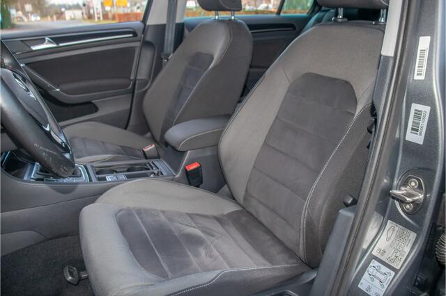 Volkswagen GOLF 1.5 TSI 150pk DSG Highline, R-Line, Carplay, Stoelverwarming, Full LED, Trekhaak, Navigatie, Adaptive Cruise, PDC.