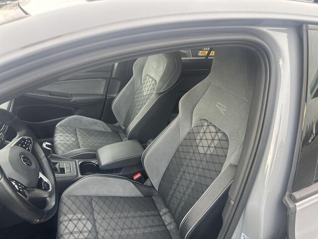 Volkswagen GOLF Variant 1.5 TSI 130pk R-Line ·Black Style · Apple/Android Car Play · Stoelverwarming · 18'' Velgen · Matrix LED verlichting ·