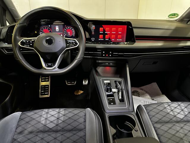 Volkswagen GOLF Variant 1.5 eTSI R-Line / AUTOMAAT/ TREKHAAK/ PARK.SENSOR.V+A/ CAMERA/ STUUR+STOEL VERWARM./ APP-CONNECT/ RIJ-MODI/ ACC/ DODE HOEK/ DIGITAL DASH/ CLIMA/ DAB/ NAVI/ LED/ ISOFIX/ 18'' LMV