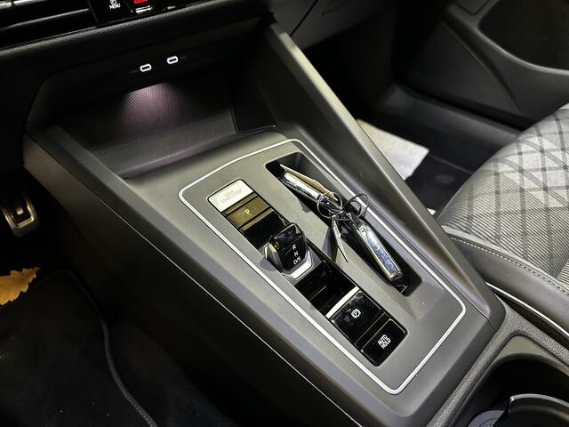 Volkswagen GOLF Variant 1.5 eTSI R-Line / AUTOMAAT/ TREKHAAK/ PARK.SENSOR.V+A/ CAMERA/ STUUR+STOEL VERWARM./ APP-CONNECT/ RIJ-MODI/ ACC/ DODE HOEK/ DIGITAL DASH/ CLIMA/ DAB/ NAVI/ LED/ ISOFIX/ 18'' LMV