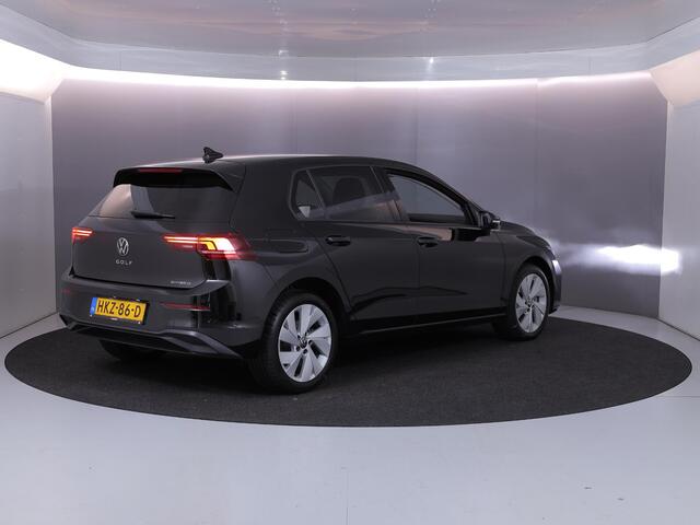 Volkswagen GOLF 1.5 eHybrid Life Edition 204 pk Automaat (DSG) | Verlengde garantie | Navigatie via App | Parkeersensoren (Park assist) | Achteruitrijcamera | Stoelverwarming |
