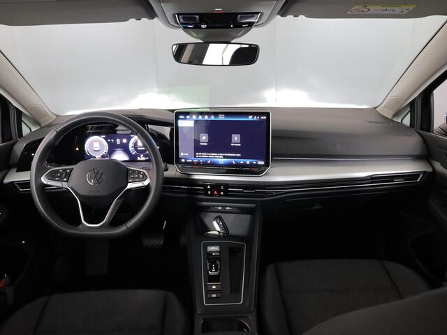 Volkswagen GOLF 1.5 eHybrid Life Edition 204 pk Automaat (DSG) | Verlengde garantie | Navigatie via App | Parkeersensoren (Park assist) | Achteruitrijcamera | Stoelverwarming |