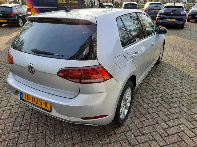 Volkswagen GOLF 1.0 TSI Comfortline. Navigatie PDC App. Carplay.