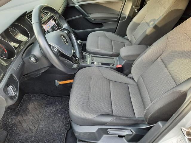 Volkswagen GOLF 1.0 TSI Comfortline. Navigatie PDC App. Carplay.