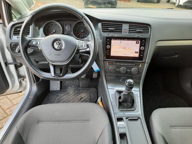 Volkswagen GOLF 1.0 TSI Comfortline. Navigatie PDC App. Carplay.