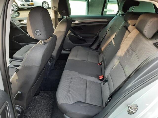 Volkswagen GOLF 1.0 TSI Comfortline. Navigatie PDC App. Carplay.
