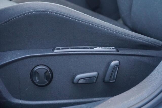 Volkswagen GOLF Variant 1.0 eTSI Life Automaat | TREKHAAK | CARPLAY | COMFORT STOEL |