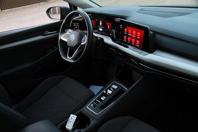 Volkswagen GOLF 1.0 eTSI Life Business