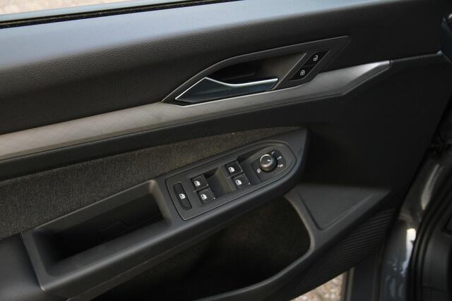 Volkswagen GOLF 1.0 eTSI Life Business