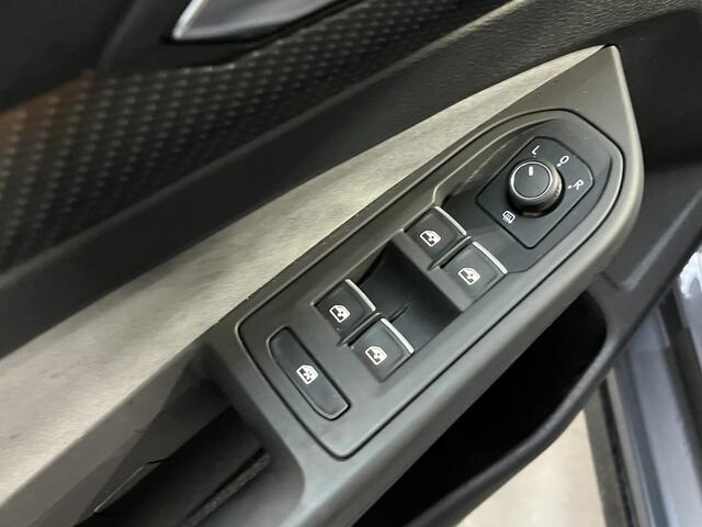 Volkswagen GOLF Variant 1.5 eTSI R-Line / AUTOMAAT/ PANO/ IQ. LIGHT V & A/ STUUR + STOEL VERWARM./ CAMERA/ ACC/ APP CONNECT/ RIJ-MODI/ DIGITAL DASH/ NAVI/ CLIMA/ DAB/ 17'' LMV