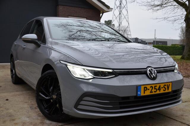 Volkswagen GOLF 1.0 eTSI Life Automaat/Navi/Pdc/Ecc/Panoramadak/Apple Carplay/Android Auto/Cr-Controle/Privacy-Glass/18-Inch-Lmv/virtueel dashboard