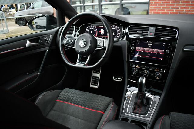 Volkswagen GOLF 2.0 TSI GTI Performance Pano ACC 19inch Keyless Alcantara