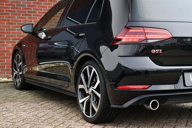 Volkswagen GOLF 2.0 TSI GTI Performance Pano ACC 19inch Keyless Alcantara